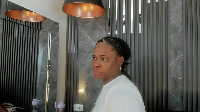 Snapshot of SaraiEvans chatting on February 8, 3:19 am SaraiEvans online show from February 8, 3:19 am