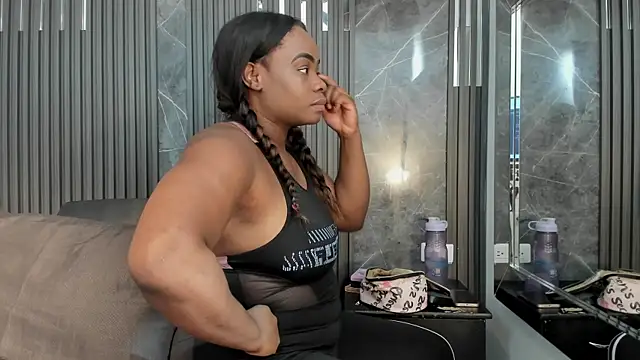 Snapshot of SaraiEvans chatting on October 4, 5:16 am SaraiEvans online show from October 4, 5:16 am