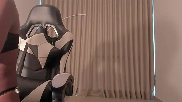 SavannahWildee online show from October 4, 11:19 am