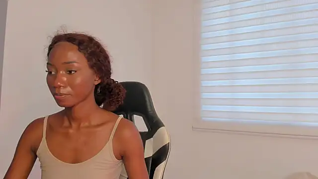 Snapshot of SavannahWildee chatting on June 18, 10:25 pm SavannahWildee online show from June 18, 10:25 pm