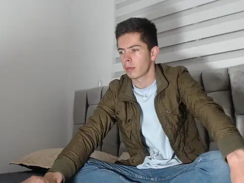 Snapshot of Eliantg chatting on December 12, 1:32 am Eliantg online show from December 12, 1:32 am