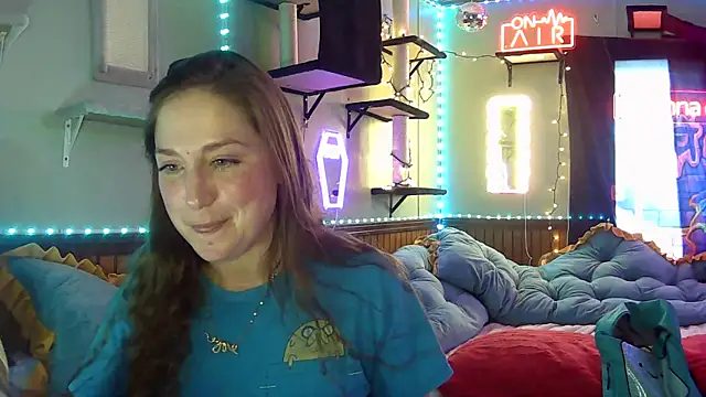 mirannacult online show from December 21, 8:32 pm