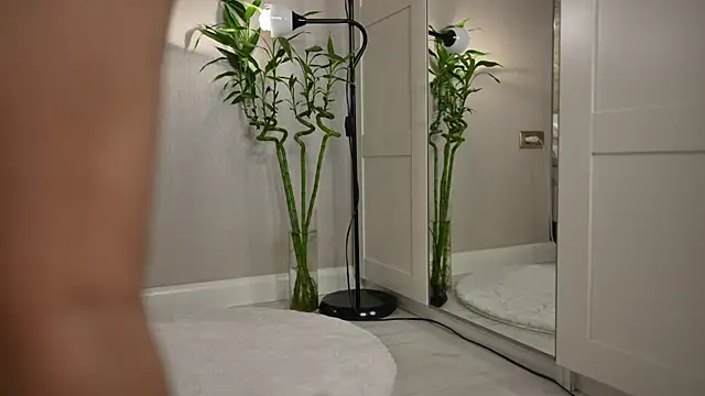 Snapshot of ValerieHill chatting on January 13, 8:37 pm ValerieHill online show from January 13, 8:37 pm