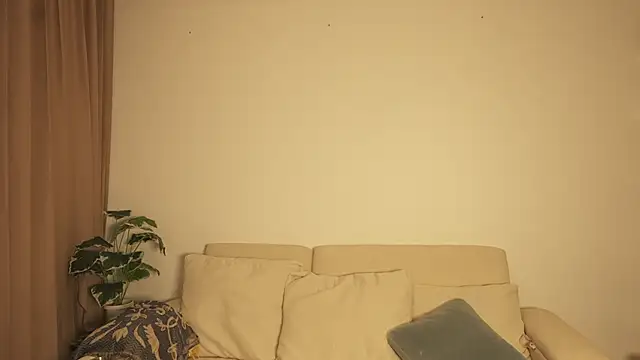 Snapshot of ValerieHill chatting on February 11, 11:33 pm ValerieHill online show from February 11, 11:33 pm