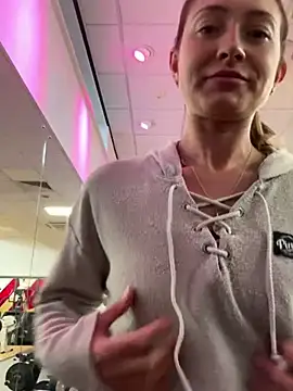 Snapshot of Pollypearson chatting on January 22, 12:49 pm Pollypearson online show from January 22, 12:49 pm