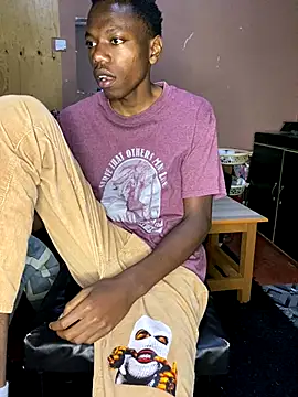 Snapshot of fireboyafrica chatting on October 14, 7:20 am fireboyafrica online show from October 14, 7:20 am