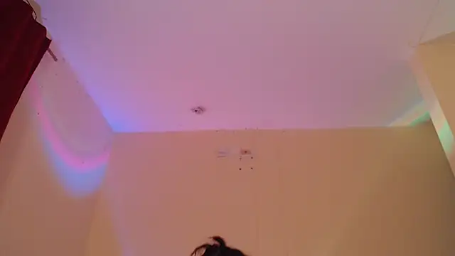 Snapshot of _maiahairy_ chatting on December 10, 1:32 am maiahairy online show from December 10, 1:32 am