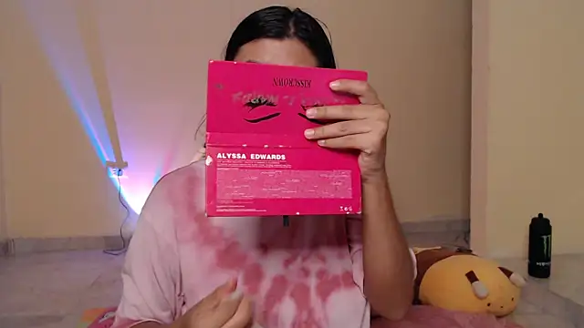 Snapshot of _maiahairy_ chatting on December 20, 11:37 pm maiahairy online show from December 20, 11:37 pm