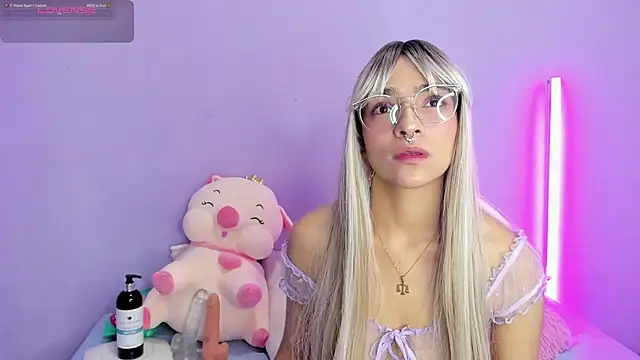 Scarlet Red  online show from January 27, 12:05 pm