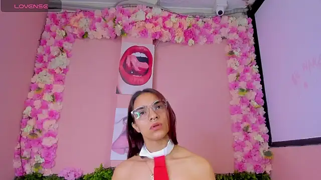 Scarlet Red  online show from March 16, 12:33 pm