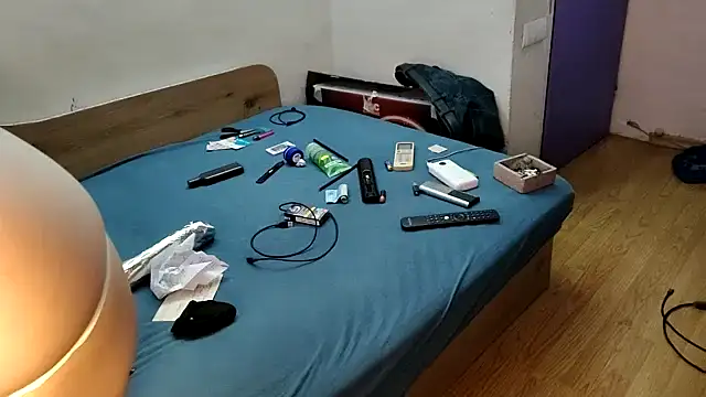 Snapshot of eblata04 chatting on February 18, 3:46 am eblata04 online show from February 18, 3:46 am