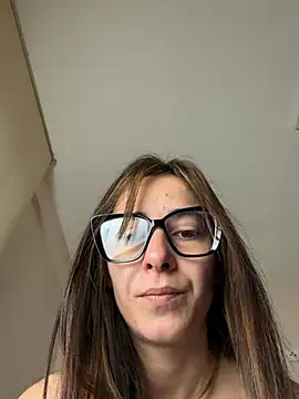 Snapshot of SOFIASWEETSECRETT chatting on March 6, 8:22 am SOFIASWEETSECRETT online show from March 6, 8:22 am