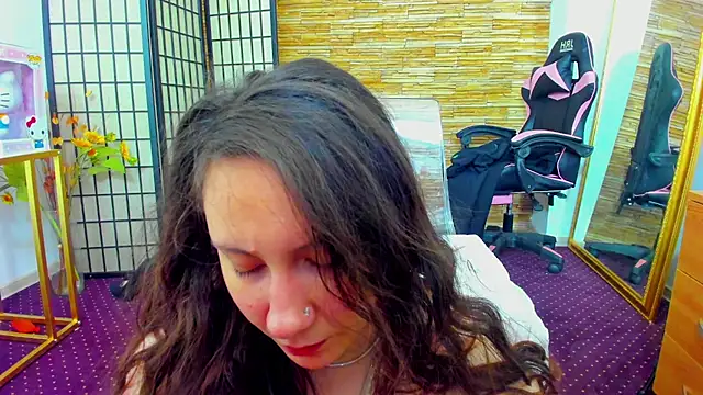 Snapshot of AishaRouhi chatting on January 6, 5:22 am AishaRouhi online show from January 6, 5:22 am