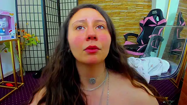 Snapshot of AishaRouhi chatting on January 7, 5:43 am AishaRouhi online show from January 7, 5:43 am