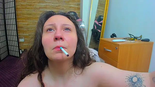 Snapshot of AishaRouhi chatting on February 17, 5:04 am AishaRouhi online show from February 17, 5:04 am