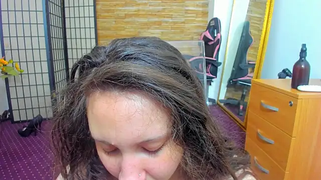 Snapshot of AishaRouhi chatting on February 27, 5:18 am AishaRouhi online show from February 27, 5:18 am