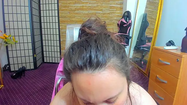 Snapshot of AishaRouhi chatting on March 3, 5:02 am AishaRouhi online show from March 3, 5:02 am