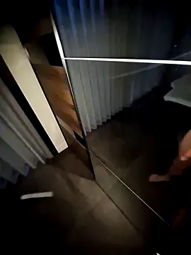 Snapshot of royisnice2 chatting on December 20, 7:15 am royisnice2 online show from December 20, 7:15 am