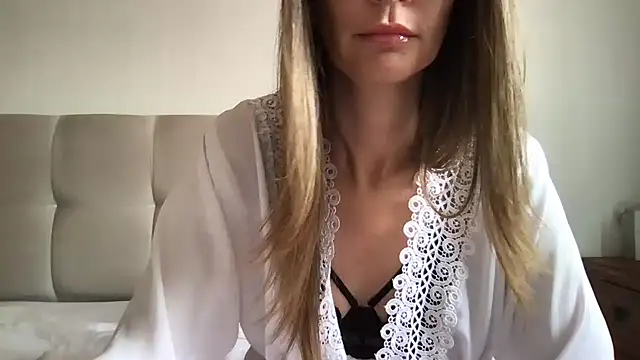 paolajonez online show from December 5, 2:22 pm