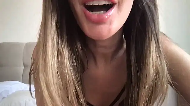 paolajonez online show from February 8, 4:47 pm