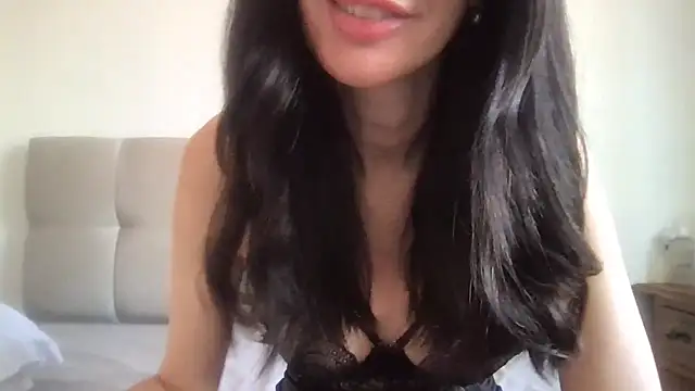 paolajonez online show from December 22, 11:40 am