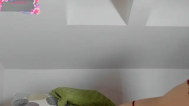 laurasommer online show from February 8, 5:08 pm