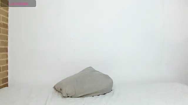 helenacyruss online show from December 30, 8:04 pm