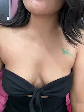 Snapshot of LeisyXO chatting on March 24, 7:30 pm LeisyXO online show from March 24, 7:30 pm