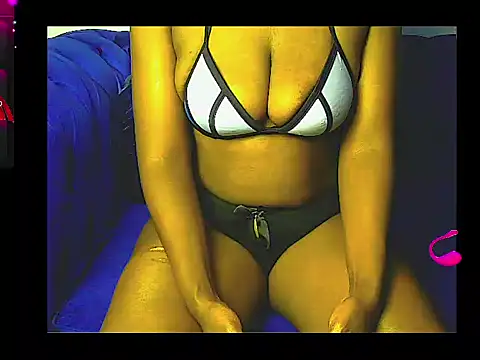 Snapshot of lilylovexx chatting on October 3, 1:19 pm lilylovexx online show from October 3, 1:19 pm