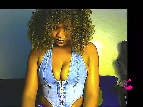 Snapshot of lilylovexx chatting on May 15, 9:22 pm lilylovexx online show from May 15, 9:22 pm