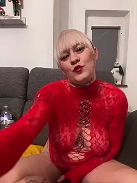 poussichienne online show from December 10, 7:54 pm