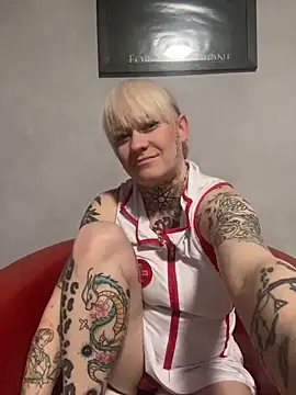 poussichienne online show from February 14, 1:29 pm