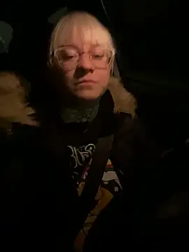 poussichienne online show from February 17, 4:20 am