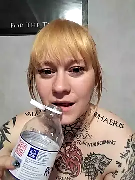 poussichienne online show from April 20, 3:26 pm