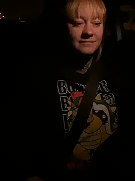 poussichienne online show from April 22, 2:36 am