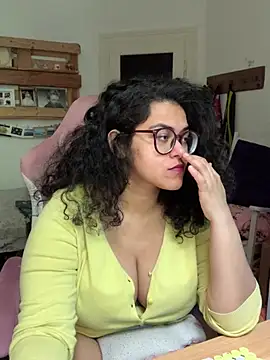 Curvydesifromgermany online show from May 7, 1:16 pm