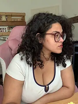 Snapshot of Curvydesifromgermany chatting on June 18, 1:48 pm Curvydesifromgermany online show from June 18, 1:48 pm