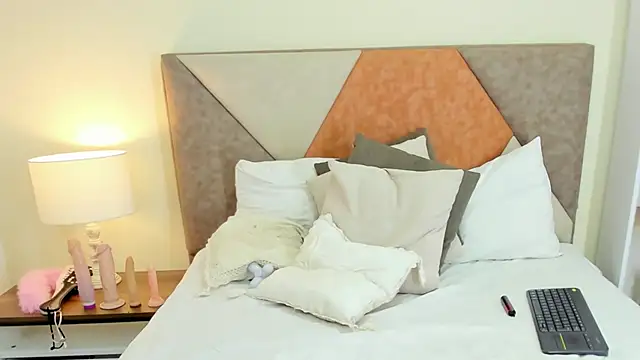 JennaCollins149 online show from February 7, 8:10 pm