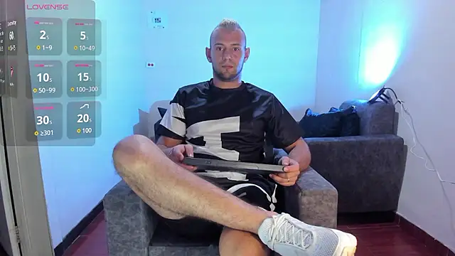 Snapshot of Damon_Bakert chatting on January 10, 10:25 pm Damon Bakert online show from January 10, 10:25 pm