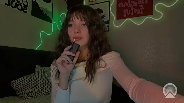 Emilia0 0 7 online show from February 23, 9:34 pm