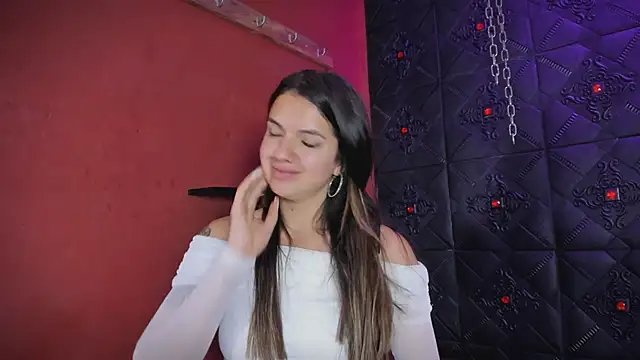 annavi  online show from April 22, 7:15 pm