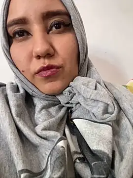 hannahayat online show from December 7, 8:27 pm