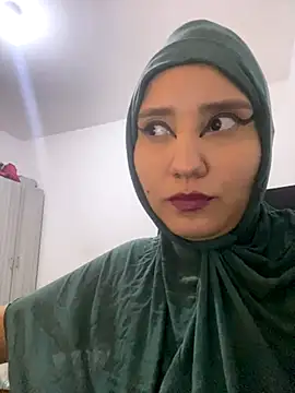 hannahayat online show from October 6, 7:55 pm