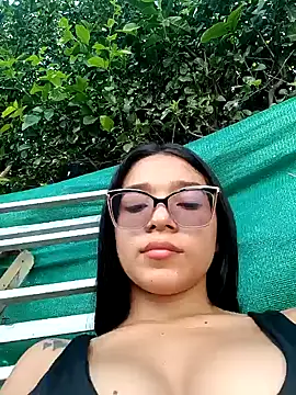 -VICKKY online show from January 23, 7:07 pm