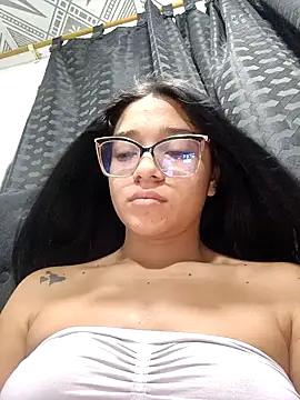 -VICKKY online show from February 20, 1:40 pm