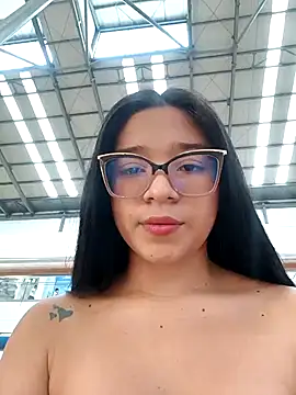 -VICKKY online show from March 13, 9:59 pm