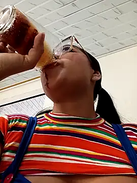 -VICKKY online show from October 31, 2:18 pm