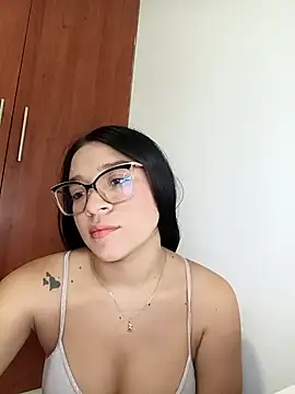 -VICKKY online show from November 8, 2:01 am