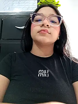 -VICKKY online show from January 17, 1:49 pm