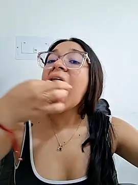 -VICKKY online show from February 12, 2:23 pm